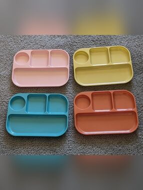 Vintage Mid Century Modern 4 Colonial Plastic Divided Plate/Tray Set - USA Made